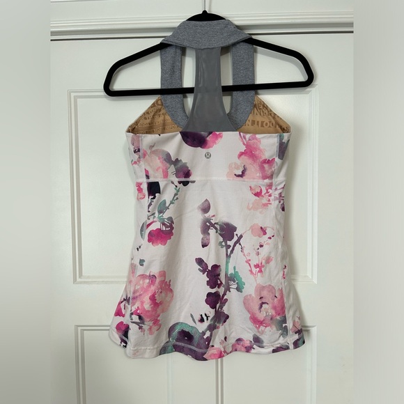 Lululemon scoop neck tank top. Size 8 - Picture 2 of 2